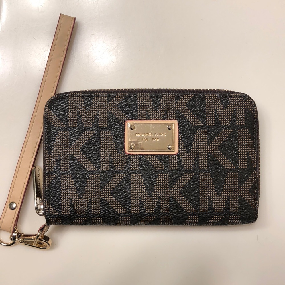 Michael Kors wristlet wallet